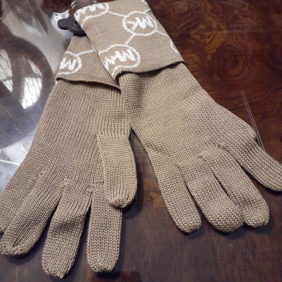 Michael Kors gloves O/S NWT - Picture 3 of 5